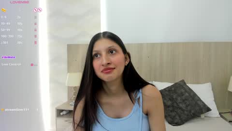Snapshot of skinny_lili chatting on December 5, 2024, 7:06 pm Lily online show from December 5, 2024, 7:06 pm
