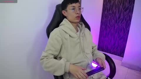 Snapshot of skinny_office chatting on February 18, 2026, 12:56 pm David online show from February 18, 2026, 12:56 pm