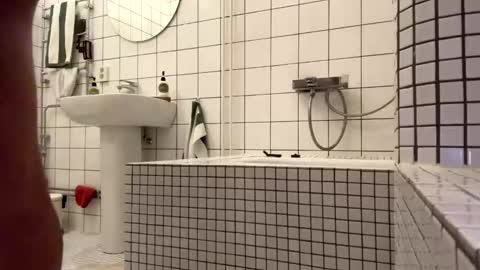 skinnyduderino online show from November 28, 2025, 11:35 am