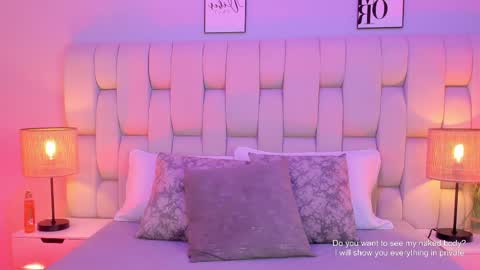 Foxy online show from April 2, 2026, 7:33 pm