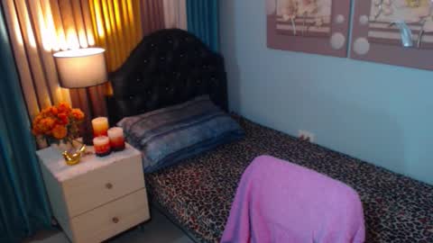 NICOLE online show from October 14, 2025, 6:09 pm