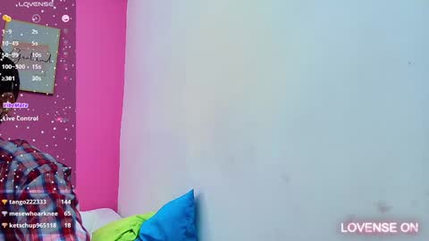 Snapshot of skinnyneighbour_ chatting on January 3, 2025, 6:11 am Karla online show from January 3, 2025, 6:11 am