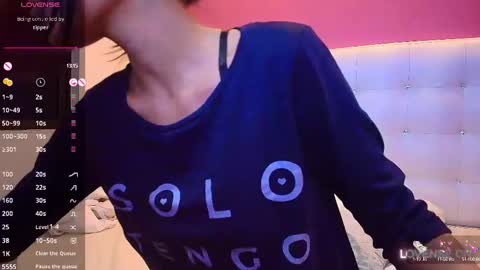 Snapshot of skinnyneighbour_ chatting on February 19, 2025, 6:11 am Karla online show from February 19, 2025, 6:11 am