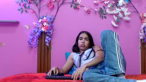 Snapshot of skinnysofia18 chatting on October 27, 2025, 1:04 pm sofia online show from October 27, 2025, 1:04 pm