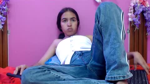 Snapshot of skinnysofia18 chatting on November 3, 2025, 1:01 pm sofia online show from November 3, 2025, 1:01 pm