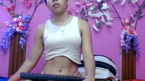 Snapshot of skinnysofia18 chatting on December 4, 2025, 1:20 pm sofia online show from December 4, 2025, 1:20 pm