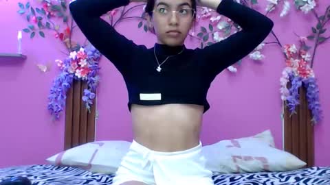 Snapshot of skinnysofia18 chatting on December 5, 2025, 1:20 pm sofia online show from December 5, 2025, 1:20 pm