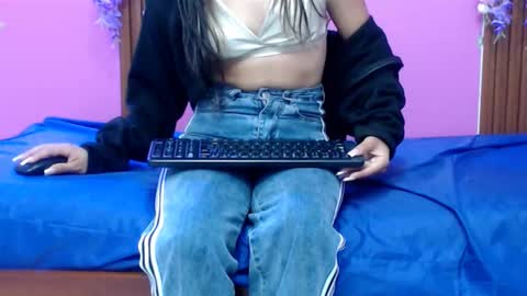 Snapshot of skinnysofia18 chatting on December 21, 2025, 1:29 pm sofia online show from December 21, 2025, 1:29 pm