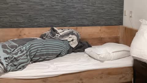 Snapshot of skinnysubboyfeet1999 chatting on March 28, 2026, 5:23 pm skinnysubboyfeet1999 online show from March 28, 2026, 5:23 pm