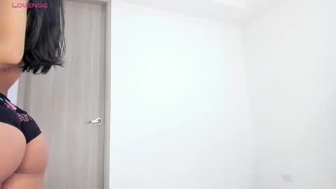 Skinnyy   online show from March 19, 2026, 12:42 pm