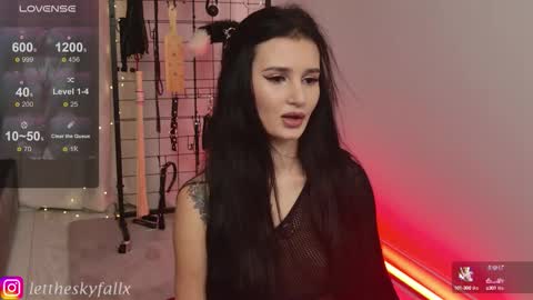 Snapshot of sky011fall chatting on October 6, 2025, 10:51 pm Eliza online show from October 6, 2025, 10:51 pm