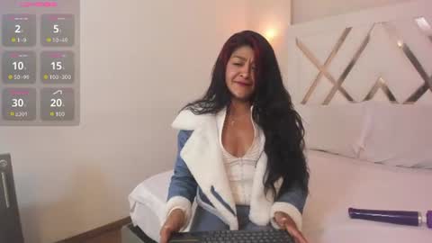 Snapshot of sky_collins_ chatting on July 24, 2026, 2:31 am Sky online show from July 24, 2026, 2:31 am