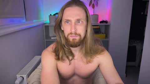 sky_guy25 online show from November 2, 2025, 9:28 pm