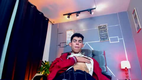 Snapshot of sky_jules chatting on October 15, 2025, 4:01 am Daniel online show from October 15, 2025, 4:01 am