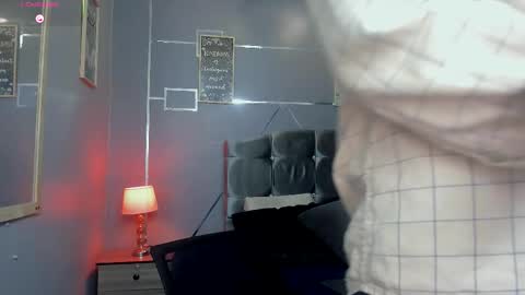 Snapshot of sky_jules chatting on October 18, 2025, 3:20 am Daniel online show from October 18, 2025, 3:20 am