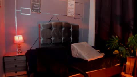 Snapshot of sky_jules chatting on October 20, 2025, 3:40 am Daniel online show from October 20, 2025, 3:40 am