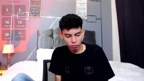 Snapshot of sky_jules chatting on November 9, 2025, 9:02 pm Daniel online show from November 9, 2025, 9:02 pm