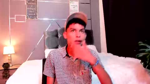 Snapshot of sky_jules chatting on November 17, 2025, 2:50 am Daniel online show from November 17, 2025, 2:50 am