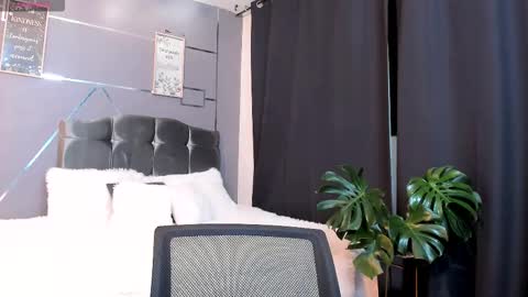 Snapshot of sky_jules chatting on November 20, 2025, 3:28 am Daniel online show from November 20, 2025, 3:28 am