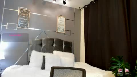 Snapshot of sky_jules chatting on November 24, 2025, 3:06 am Daniel online show from November 24, 2025, 3:06 am