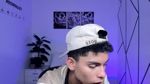 Snapshot of sky_jules chatting on November 28, 2025, 9:17 pm Daniel online show from November 28, 2025, 9:17 pm