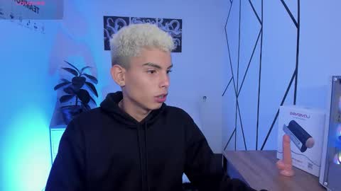 Snapshot of sky_jules chatting on December 15, 2025, 2:27 am Daniel online show from December 15, 2025, 2:27 am