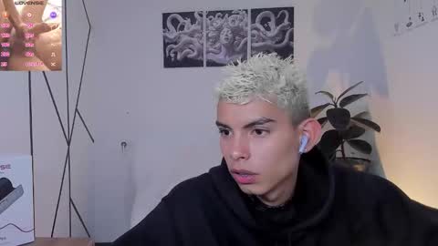 Snapshot of sky_jules chatting on December 16, 2025, 2:27 am Daniel online show from December 16, 2025, 2:27 am