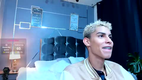 Snapshot of sky_jules chatting on December 23, 2025, 3:48 am Daniel online show from December 23, 2025, 3:48 am