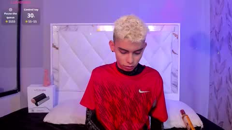 Snapshot of sky_jules chatting on January 15, 2026, 4:39 am Daniel online show from January 15, 2026, 4:39 am