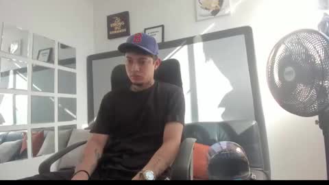 sky_wild online show from November 1, 2025, 8:22 pm