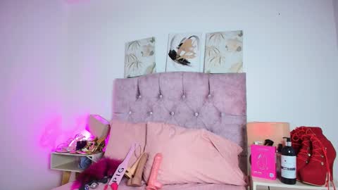 Snapshot of skye_moore chatting on February 23, 2026, 7:00 pm skye moore online show from February 23, 2026, 7:00 pm