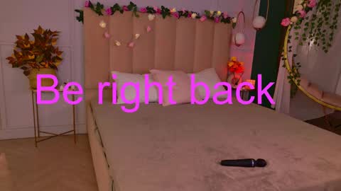 Snapshot of skyeyes__ chatting on December 9, 2024, 8:11 am Ann online show from December 9, 2024, 8:11 am