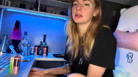 Snapshot of skyiswoke chatting on December 2, 2025, 4:29 am Sky online show from December 2, 2025, 4:29 am