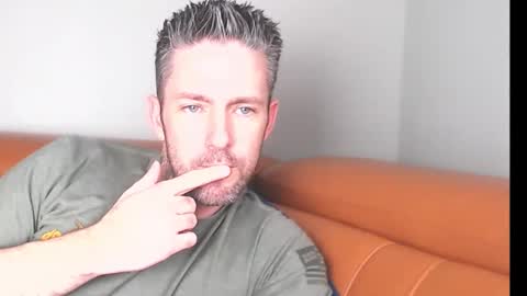 Snapshot of skylarrgrey chatting on April 2, 2026, 8:06 pm SkylarGrey online show from April 2, 2026, 8:06 pm