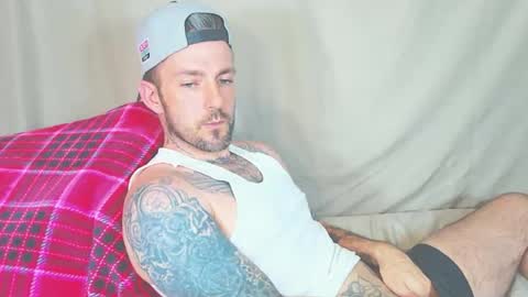 Snapshot of skylarrgrey chatting on April 27, 2026, 3:32 pm SkylarGrey online show from April 27, 2026, 3:32 pm