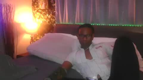 skyonetoo3 online show from December 15, 2025, 6:39 am