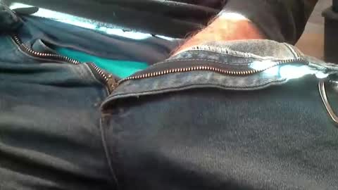 Snapshot of skypylot chatting on December 16, 2025, 2:22 pm ResqPylot2 online show from December 16, 2025, 2:22 pm