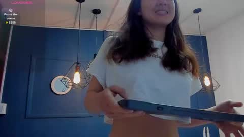 Snapshot of skyy_bloom chatting on November 17, 2025, 1:28 pm Sky online show from November 17, 2025, 1:28 pm