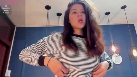 Snapshot of skyy_bloom chatting on November 19, 2025, 11:54 am Sky online show from November 19, 2025, 11:54 am