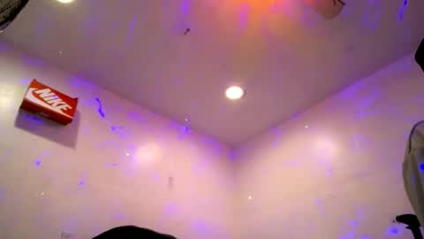 Sleazyycarlitx online show from November 17, 2025, 8:20 am