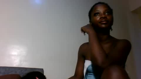 sleekmellanin online show from December 21, 2025, 1:18 pm