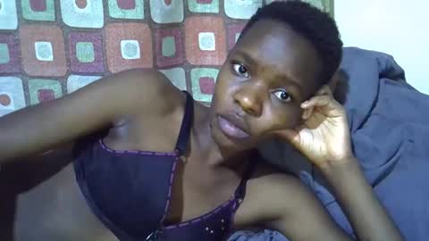 Snapshot of slender_queen chatting on February 21, 2026, 5:25 pm slender_queen online show from February 21, 2026, 5:25 pm