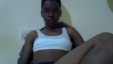 Snapshot of slender_queen chatting on April 13, 2026, 3:23 am slender_queen online show from April 13, 2026, 3:23 am
