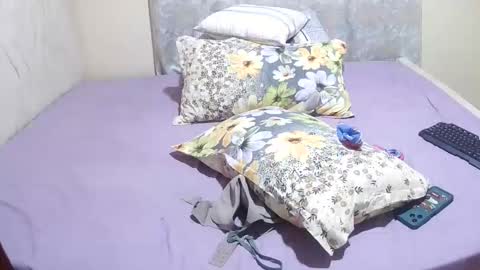 Snapshot of slender_sweetbabe chatting on April 1, 2026, 9:10 am slender_sweetbabe online show from April 1, 2026, 9:10 am