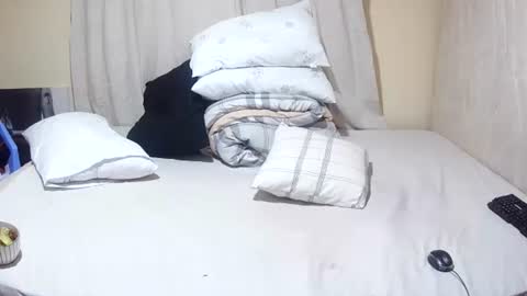 slender_sweetbabe online show from June 29, 2026, 12:05 pm