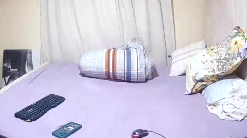 slender_sweetbabe online show from July 14, 2026, 11:27 am