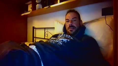 Snapshot of slevin1983 chatting on November 11, 2025, 6:52 pm slevin online show from November 11, 2025, 6:52 pm