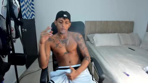 Snapshot of slim_master12 chatting on December 4, 2025, 9:56 pm slim_master12 online show from December 4, 2025, 9:56 pm