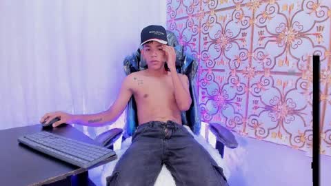 SlimLatino  online show from April 6, 2026, 12:50 pm