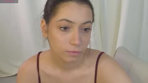 Emilia online show from November 3, 2025, 12:17 pm